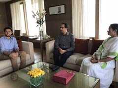 With 'Same Views' On Notes Ban, GST, Uddhav Thackeray Meets Mamata Banerjee