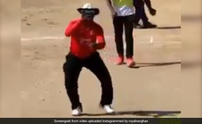 मैच में बजा 'डॉन' का गाना तो ठुमके लगाने लगा अंपायर, वीडियो देख हो जाएंगे लोट-पोट