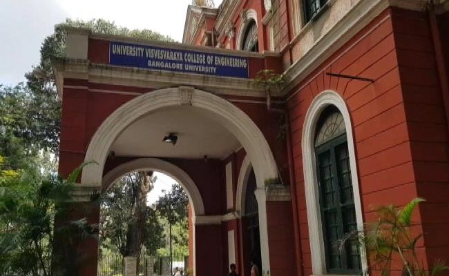 प्राइम टाइम इंट्रो : अच्छे-अच्छे संस्थानों का हाल ख़राब, ऐसी शिक्षा व्यवस्था छात्रों से खिलवाड़