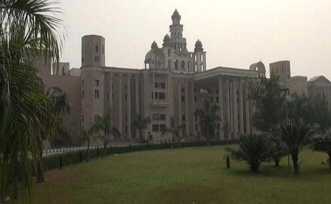 प्राइम टाइम इंट्रो : उत्तराखंड टेक्निकल यूनिवर्सिटी : 35000 छात्र, 4 परमानेंट स्टाफ़