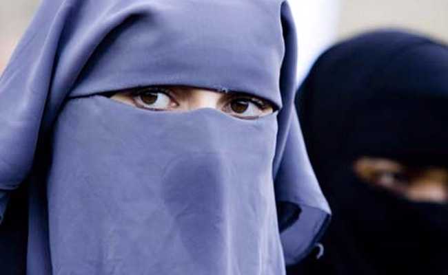 यूपी में मुस्लिम छात्रा को स्कूल का फरमान, स्कार्फ पहनकर मत आओ या फिर...
