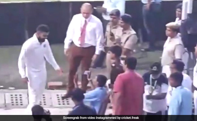 VIDEO: मैच खेलने के बाद विराट कोहली ने किया कुछ ऐसा, लोग बोले- 'सच में स्टार हो...'