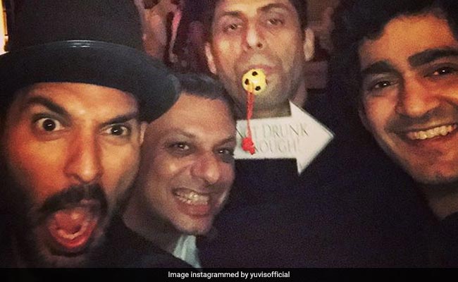 Yuvi-Nehra Ki Jodi Danced Up A Storm At Veere Zaheer Khan's Wedding