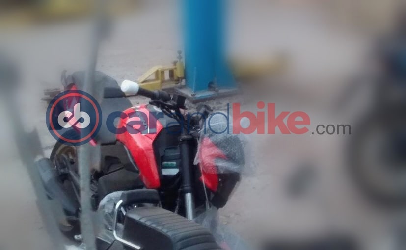 2018 bajaj dominar red colour spied