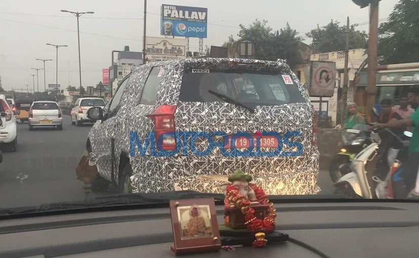 2018 mahindra xuv500 rear