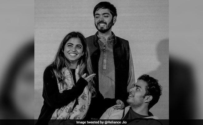 RIL 40 Years: This Is What Shah Rukh Khan Said About Mukesh Ambani's Kids RIL 40 Years: This Is What Shah Rukh Khan Said About Mukesh Ambani's Kids