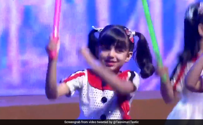 Viral Video: आराध्या बच्चन ने Annual Day पर दी स्टेज परफॉर्मेंस, शाहरुख खान भी थिरके