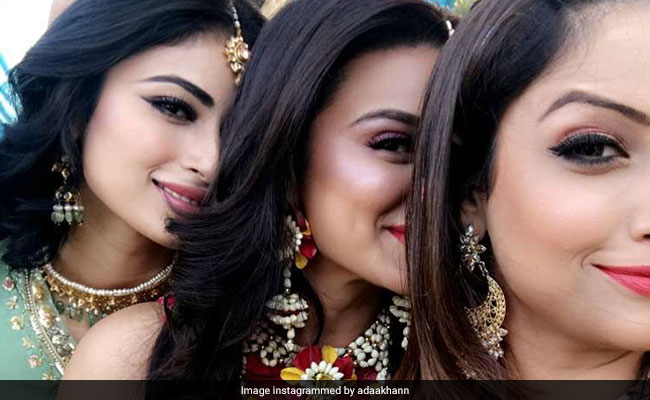 Aashka Goradia's Mehendi Function With BFFs Mouni Roy And Adaa Khan. See Pics