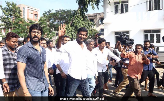 Actor Vishal Fights Back On RK Nagar, Tweets President, PM