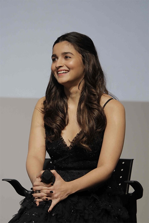 How To Get Alia Bhatt's Chilled Out Half-Ponytail Hairstyle
