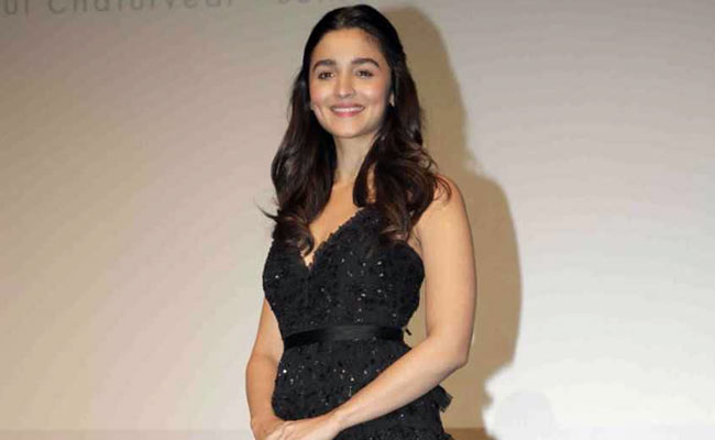 How To Get Alia Bhatt's Chilled Out Half-Ponytail Hairstyle
