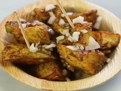Happy Holi 2018: Feast Your Cravings With These Delicious Foods On Holi Evening In Delhi
