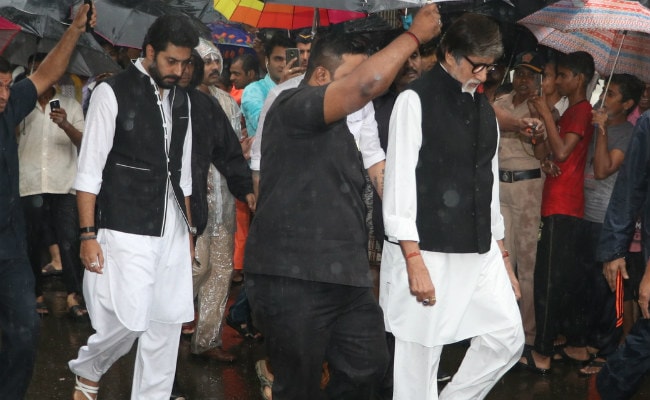 Shashi Kapoor's State Funeral: Amitabh Bachchan, Shah Rukh Khan Attend