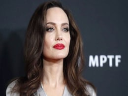 हॉलीवुड स्टार Angelina Jolie पहुंचीं पाकिस्तान, बाढ़ प्रभावित लोगों से करेंगी मुलाकात हॉलीवुड स्टार Angelina Jolie पहुंचीं पाकिस्तान, बाढ़ प्रभावित लोगों से करेंगी मुलाकात