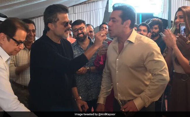 Anil Kapoor And Salman Khan's <i>Jhakaas</i> Birthday On The Sets Of <i>Race 3</i>