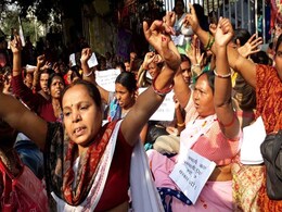 पटना : सचिवालय की सुरक्षा व्यवस्था तोड़कर घुसीं सैकड़ों एएनएम, जमकर मचाया हंगामा पटना : सचिवालय की सुरक्षा व्यवस्था तोड़कर घुसीं सैकड़ों एएनएम, जमकर मचाया हंगामा