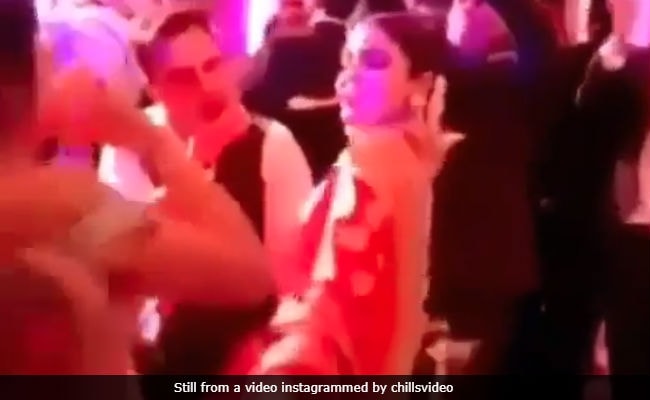 Anushka Sharma And Virat Kohli Dance Like Nobody's Watching At Delhi Reception