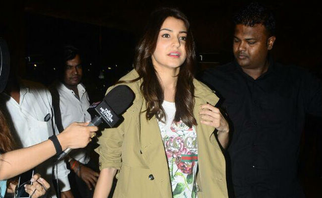 Anushka Sharma Flies To Italy. Will She Come Back Married To Virat Kohli?