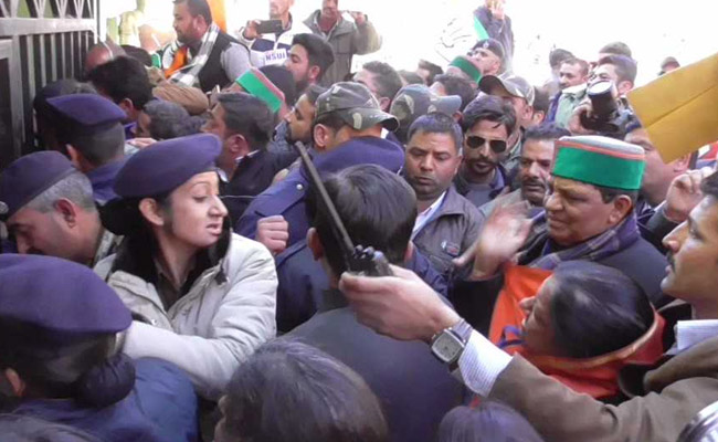 Congress Lawmaker Rushing To Rahul Gandhi Meet Slaps Cop, Gets 2 Back