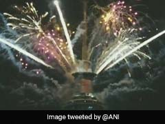 Happy New Year 2018 न्यूजीलैंड के ऑकलैंड में स्काई टावर पर शानदार आतिशबाजी, हजारों की भीड़ जुटी