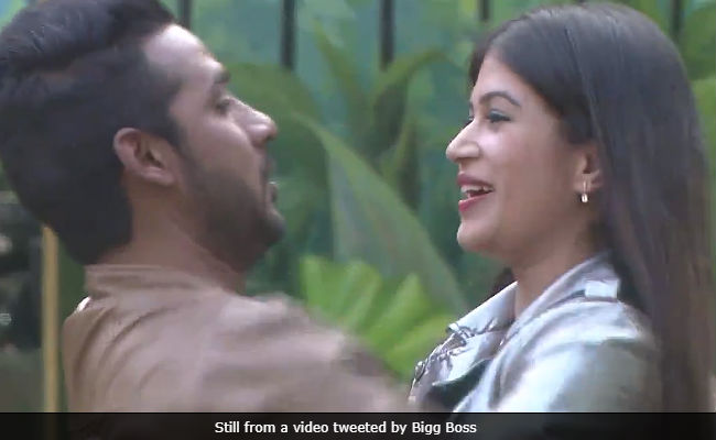 <i>Bigg Boss 11</i>, December 28: A Lovers' Reunion With Puneesh-Bandagi, Hina-Rocky