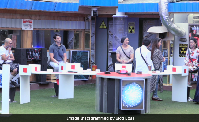 <i>Bigg Boss 11</i>, December 12: Arshi Khan Vs Hina Khan Could End In Tears