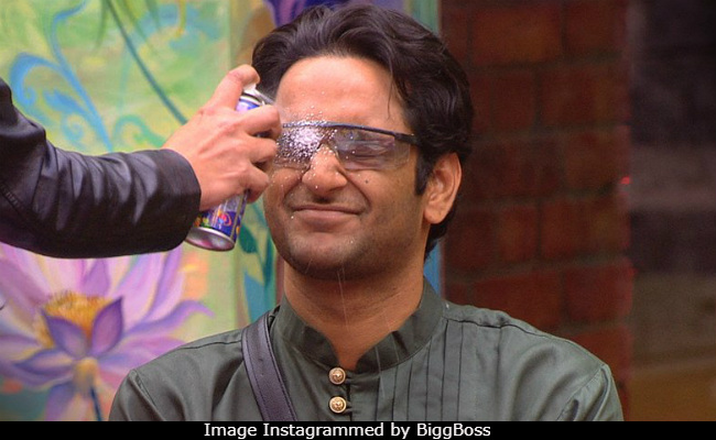 <I>Bigg Boss 11</i> December 24: Salman Khan Is Here With A <I>Weekend Ka Vaar</i> Special Task