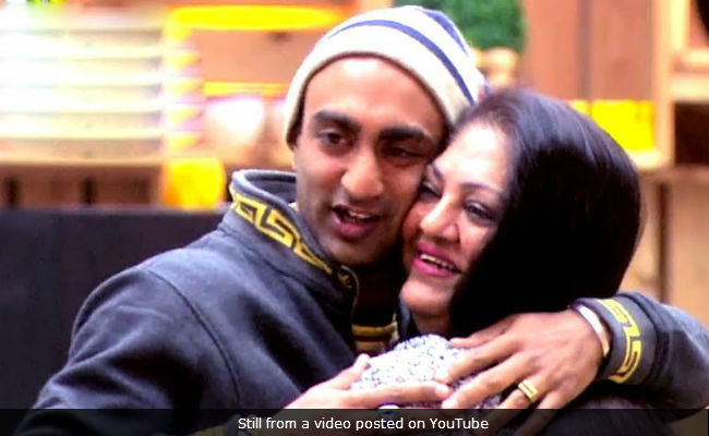 <I>Bigg Boss 11</i>, Written Update, December 27: Akash Dadlani's Mom Had An Emotional Breakdown In The <i>Padosi</i> House