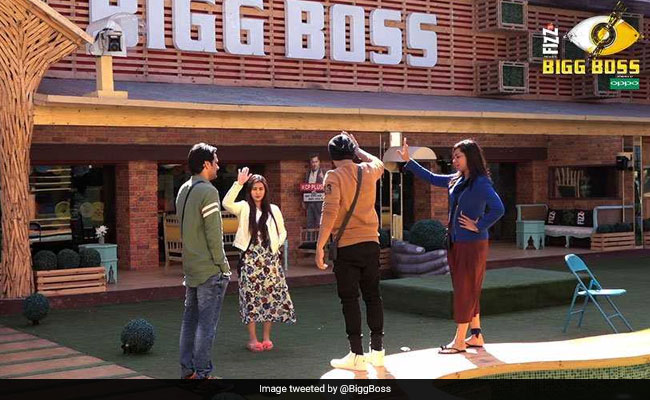 <i>Bigg Boss 11</i>, December 15: Who Deserves To Be The New Captain - Shilpa Shinde Or Arshi Khan?