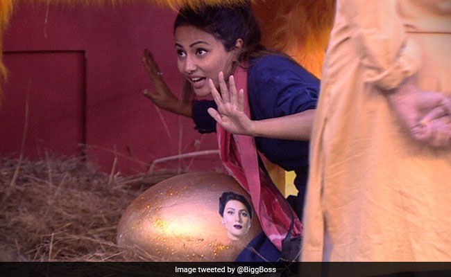 <i>Bigg Boss 11</i>, Written Update, December 19: Hina Khan's Golden Egg Of Captaincy