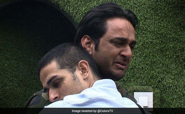 <i>Bigg Boss 11</i>, Written Update, December 21: Priyank Sharma Is Vikas Gupta's True Friend