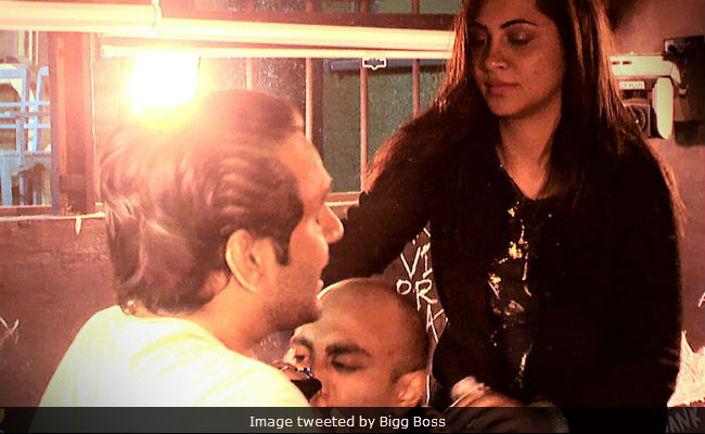 <i>Bigg Boss 11</i>, December 22: War Between Vikas Gupta And Akash Dadlani In The <i>Kaalkothri</i>