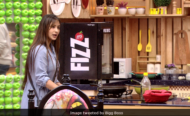 <I>Bigg Boss 11</i>, December 14: Is This Shilpa Shinde's Last Day In The Kitchen?