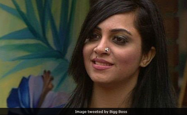 <i>Bigg Boss 11</i>, Written Update, December 14: Arshi Khan, Hina Khan And Vikas Gupta Have A Special Power