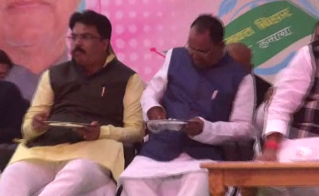 अपनी हरकत से हंसी का पात्र बने बिहार में बीजेपी के नेता