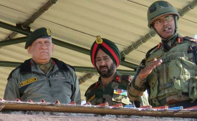 सीमा पर तनाव के बीच सेना प्रमुख पहुंचे जम्मू कश्मीर, सुरक्षा स्थिति का जायजा लिया
