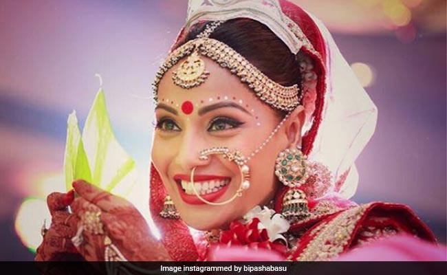 7 Bollywood Divas And Their Traditional Wedding Outfits