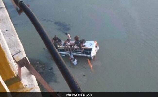 राजस्थान में निजी बस के नदी में गिरने से सात महिलाओं सहित 33 लोगों की मौत