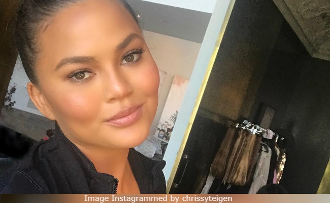 Chrissy Teigen Live-Tweets An Eight-Hour 'Flight To Nowhere' Following A Passenger Mix-Up