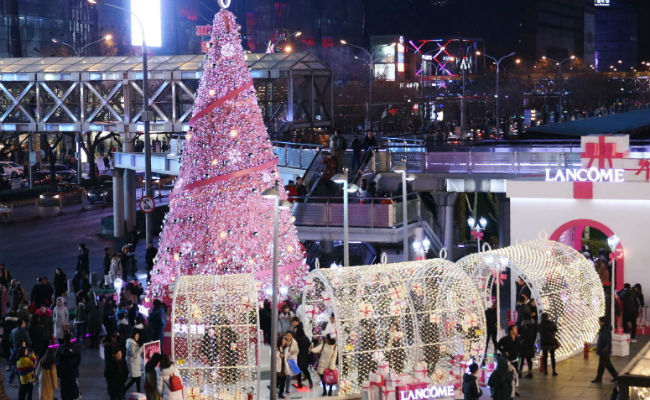 Christmas 2017: Lights And Celebrations Around The Globe