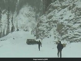 उत्तर भारत में बढ़ी ठंड, कुछ हिस्सों में छाया रहा घना कोहरा, हिमाचल और जम्मू-कश्मीर में हिमस्खलन की चेतावनी उत्तर भारत में बढ़ी ठंड, कुछ हिस्सों में छाया रहा घना कोहरा, हिमाचल और जम्मू-कश्मीर में हिमस्खलन की चेतावनी