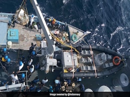 तलाशी एवं बचाव अभियान के दौरान समुद्र में तीन नौकाओं में सवार 34 मछुआरों का पता लगा तलाशी एवं बचाव अभियान के दौरान समुद्र में तीन नौकाओं में सवार 34 मछुआरों का पता लगा