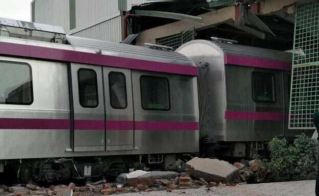 delhi metro magenta line crash new 650