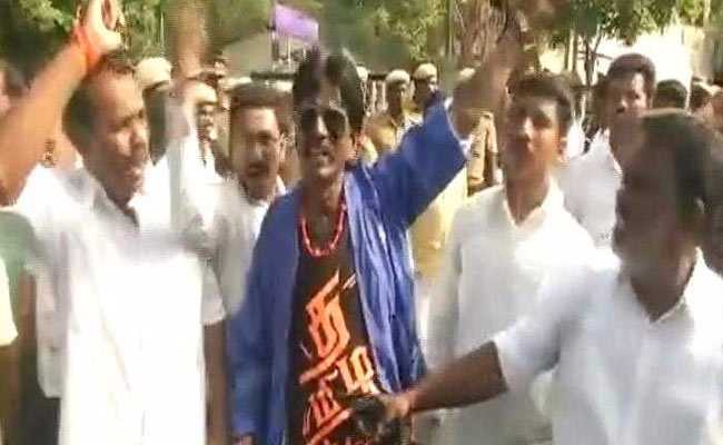 dhinakaran supporters rk nagar by poll