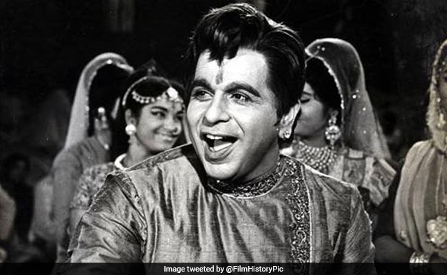 Dilip Kumar Death: दिलीप कुमार फलों की दुकान से बॉम्बे टॉकीज तक का सफर