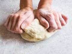 Dough store tips : बिना फ्रिज के भी गुथे आटे को लंबे समय तक कर सकती हैं स्टोर, तरीका है बेहद आसान