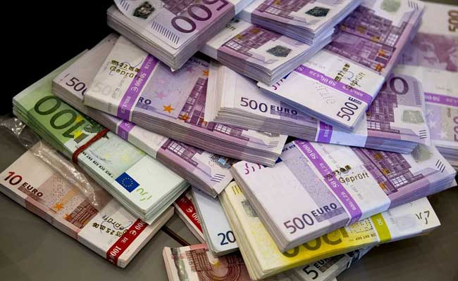 Homeless Man Hits Gold, Finds 3 Lakh Euros In Paris Airport Office