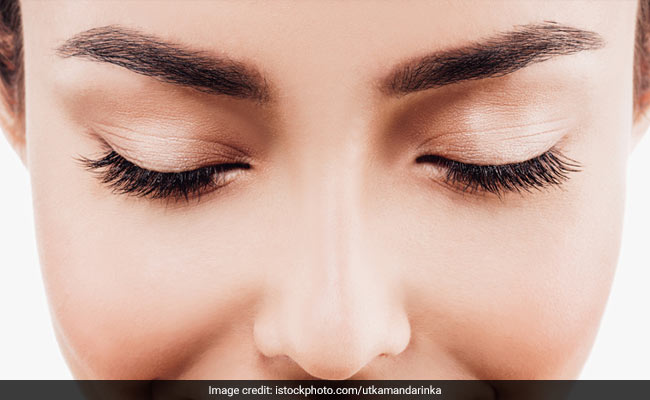Here's How You Can Use Castor Oil On Eyebrows