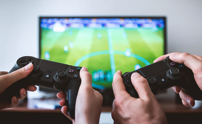 Teen Accidentally Empties Mum's Bank Account Playing FIFA