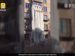 Pipe Leak Causes 10-Meter Tall Frozen Waterfall In Abandoned Building Pipe Leak Causes 10-Meter Tall Frozen Waterfall In Abandoned Building